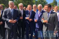 П’ятеро президентів України сфотографувалися разом на День Незалежності