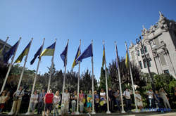 На Банковій учасники акції «Ні - капітуляції!» передали Зеленському звернення (фото)