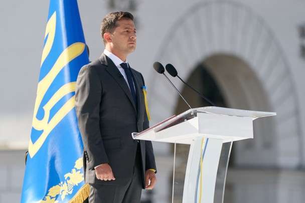 <span>Президент Зеленський на святкуванні Дня Незалежності у Києві, 24 серпня</span> — Зеленський дав орден «За мужність» медику Ірині Шевченко, яка загинула на Донбасі