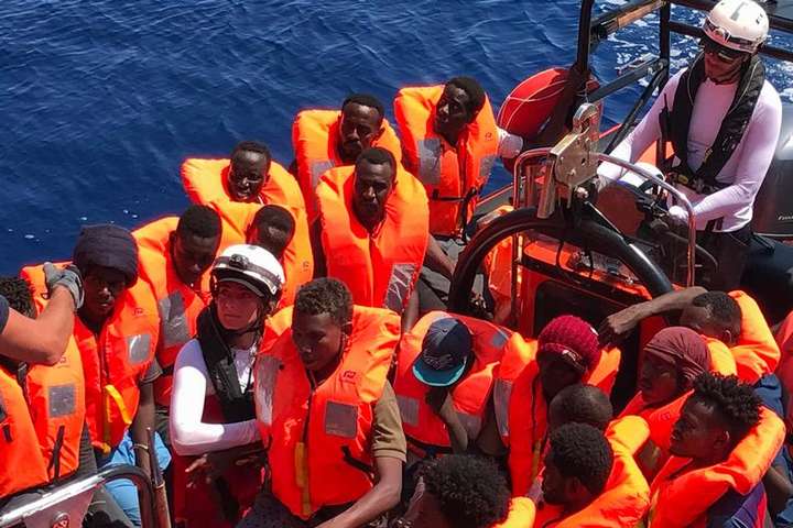 Понад 350 мігрантів з корабля Ocean Viking зійшли на берег Мальти