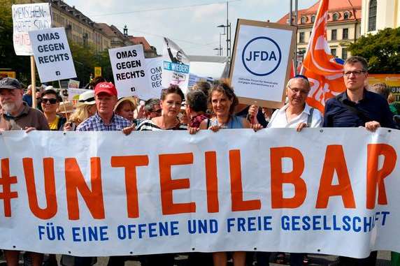 У Дрездені десятки тисяч протестували проти правих популістів
