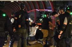  У Гонконзі поліція вперше застосувала водомети проти протестувальників 