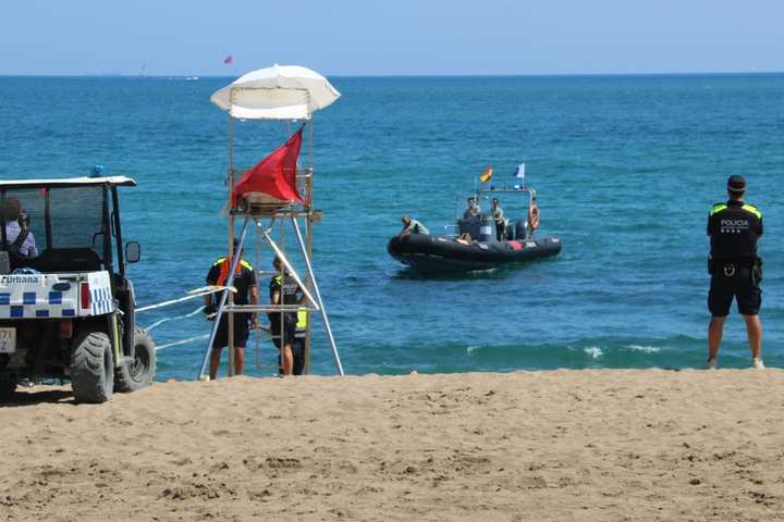 У Барселоні евакуювали пляж через вибуховий пристрій у морі