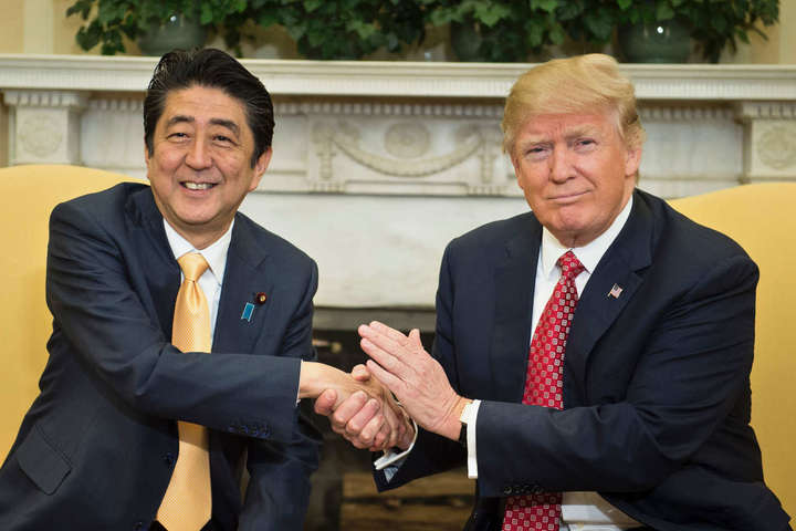 Саміт G7: Трамп і Абе уклали економічну угоду між США і Японією
