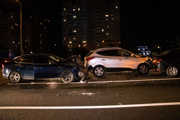 У Києві п'яний водій на швидкості протаранив три автомобілі