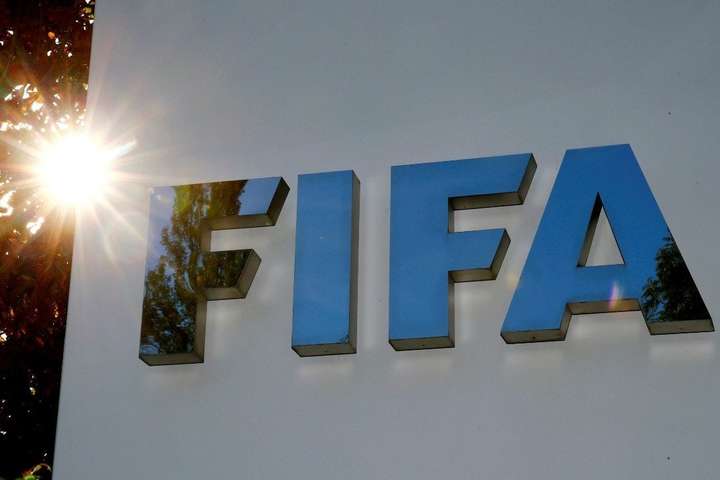 FIFA вирішила замінити арбітрів на роботів