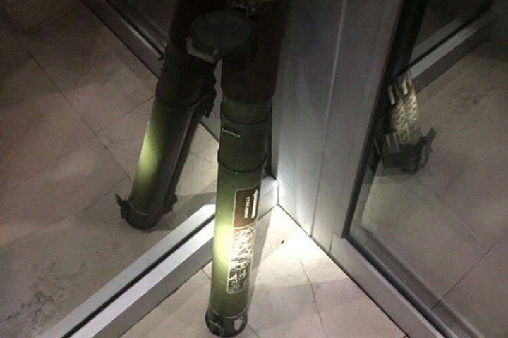 У центрі Львова біля входу в готель виявили гранатомет