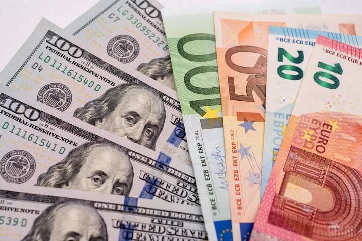Нацбанк обвалив гривню після свят: курс валют на 27 серпня