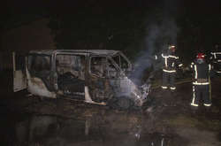  Внаслідок пожежі автомобіль згорів повністю 