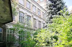 Будівля історичної німецької гімназії у Києві вже багато років порожня і занепадала, перебуваючи на балансі Міністерства аграрної політики