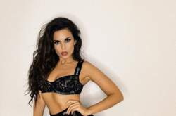 Из интимной переписки: полуобнаженная Каменских раззадорила Потапа откровенными снимками