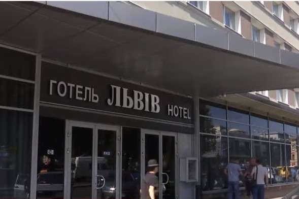 Готель «Львів», біля якого знайшли гранатомет, та раніше обстріляний «Мостобуд» мають одного власника – ЗМІ