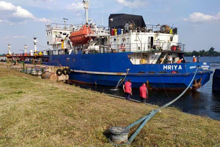 Арештоване судно, що постачало паливо для Чорноморського флоту РФ, доставили в порт Херсона
