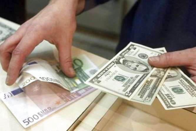 Долар і євро продовжують дорожчати: курс валют на 28 серпня