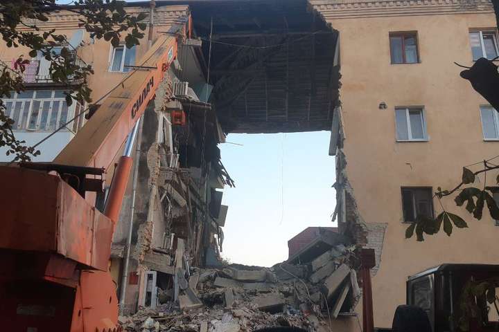 На Львовщине рухнул четырехэтажный дом, есть погибшие