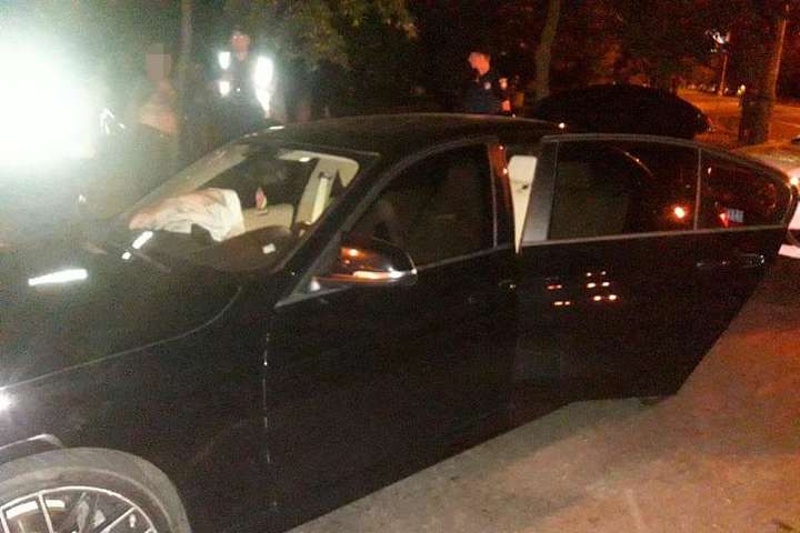 У Києві п’яний водій під час затримання наїхав на спецпризначенця