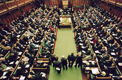 Парламент Британії призупинив роботу через Brexit