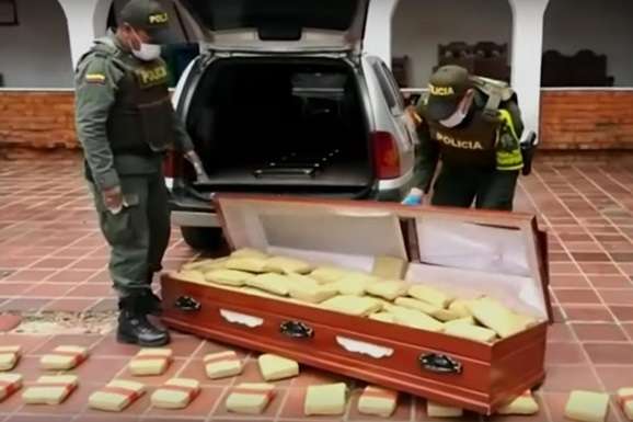 У Колумбії поліція знайшла 300 кг марихуани у трунах