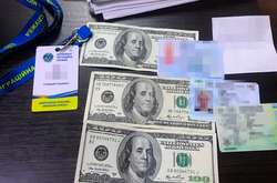 У Києві чиновниця налагодила механізм отримання хабарів за видачу паспортів (фото)