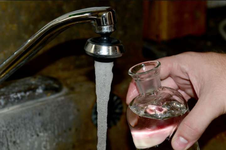 Сьогодні вночі мешканцям Троєщини не радять користуватися водою з крану