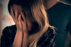 Житель Хмельнитчины облил 18-летнюю дочь кислотой