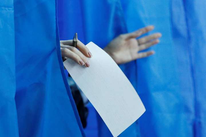 Более 50% украинцев не знают депутатов-мажоритарщиков по своему округу - соцопрос