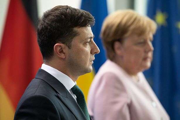 Зеленський обговорив з Меркель питання заручників та повернення Росії до G7