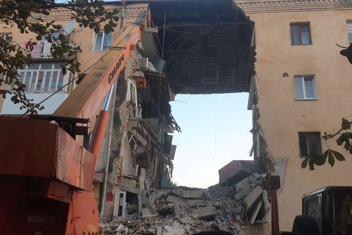 Вісім загиблих: через обвал будинку у Дрогобичі затримали двох комунальників