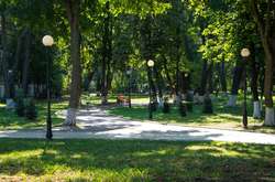 Так виглядає старе освітлення в центральному парку столиці