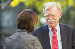 Болтон хоче попередити Лукашенка про російську загрозу