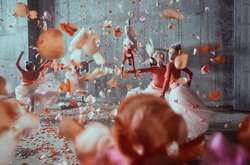 Пурпурные крылья фламинго: Бадоев представил новый клип для китайской суперзвезды Azora Сhin