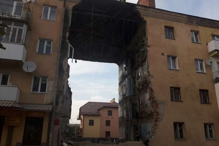 Обвал будинку у Дрогобичі: рятувальники завершили розбирати завали