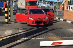  Прикордонники розгорнули пристрої для примусової зупинки авто 