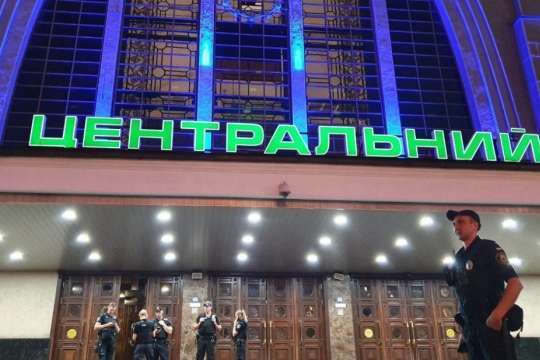 Поліція затримала іноземця, який «замінував» залізничний вокзал Києва