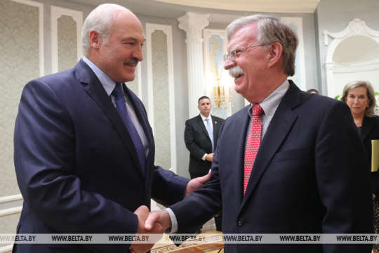 Лукашенко и Болтон обсудили ситуацию на Донбассе