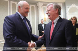 Лукашенко и Болтон обсудили ситуацию на Донбассе