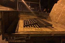 У Києві зловили викрадача решіток зливоприймачів (фото)