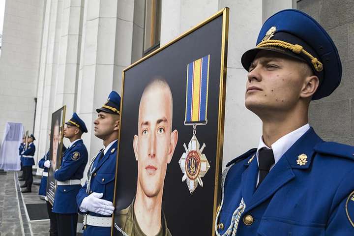 У Києві вшанували пам’ять нацгвардійців, які загинули у 2015 році під стінами ВР