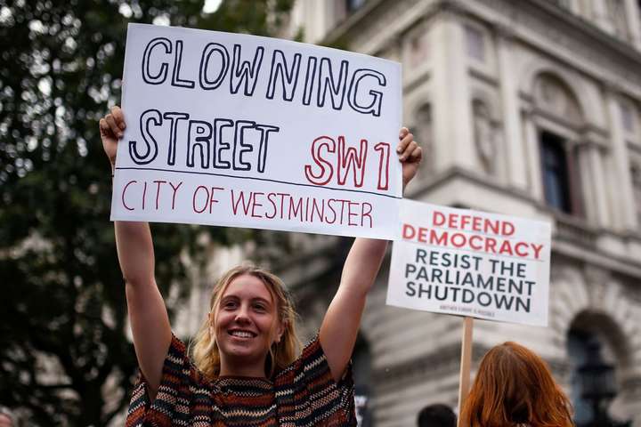 У Британії відбуваються протести проти рішення Джонсона призупинити роботу парламенту
