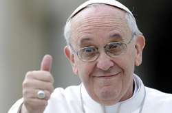 Папа Римський застряг у ліфті на 25 хвилин