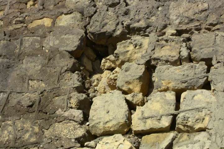 В окупованому Севастополі археологи виявили фрагмент стародавньої стіни фортеці