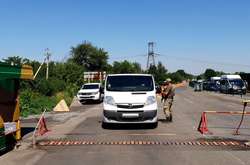 На блокпосту біля Маріуполя затримали шістьох причетних до незаконних збройних формувань