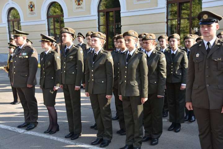 У київському ліцеї імені Богуна вперше в історії розпочали навчання дівчата