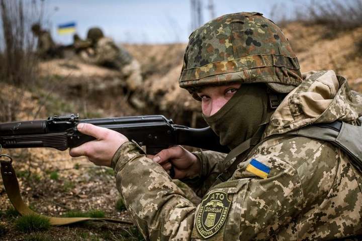 На Донбасі внаслідок обстрілу бойовиків загинув військовослужбовець