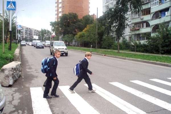 Діти пішли в школу: патрульні закликали водіїв бути уважними