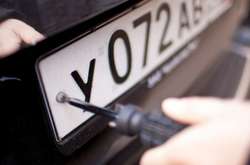 У Києві невідомі вкрали номери з автомобіля посольства РФ