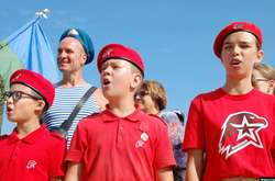 В оккупированном Крыму детей летом учили российскому армейскому делу и тактике военных действий