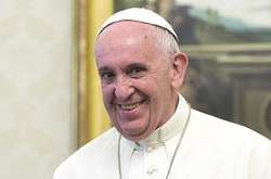 Папа римский опоздал на воскресную проповедь, потому что застрял в лифте