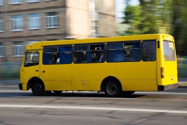 В киевской маршрутке женщины устроили жестокую драку (видео)