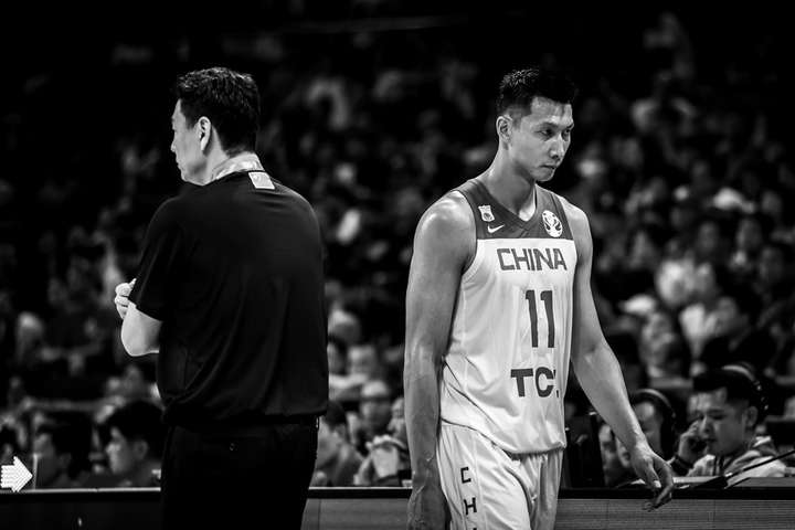 Китайський коментатор розплакався через поразку баскетбольної збірної на чемпіонаті світу (відео)